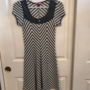 Max rave gray & white striped shirt sleeve dress